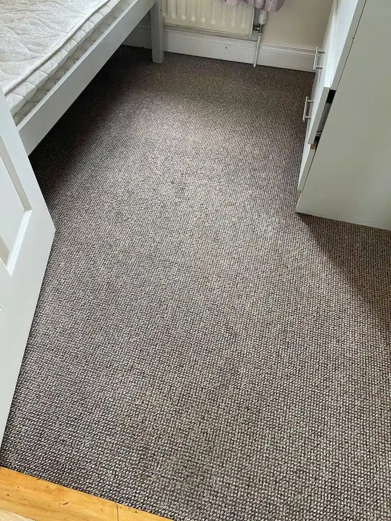 clean bedroom carpet